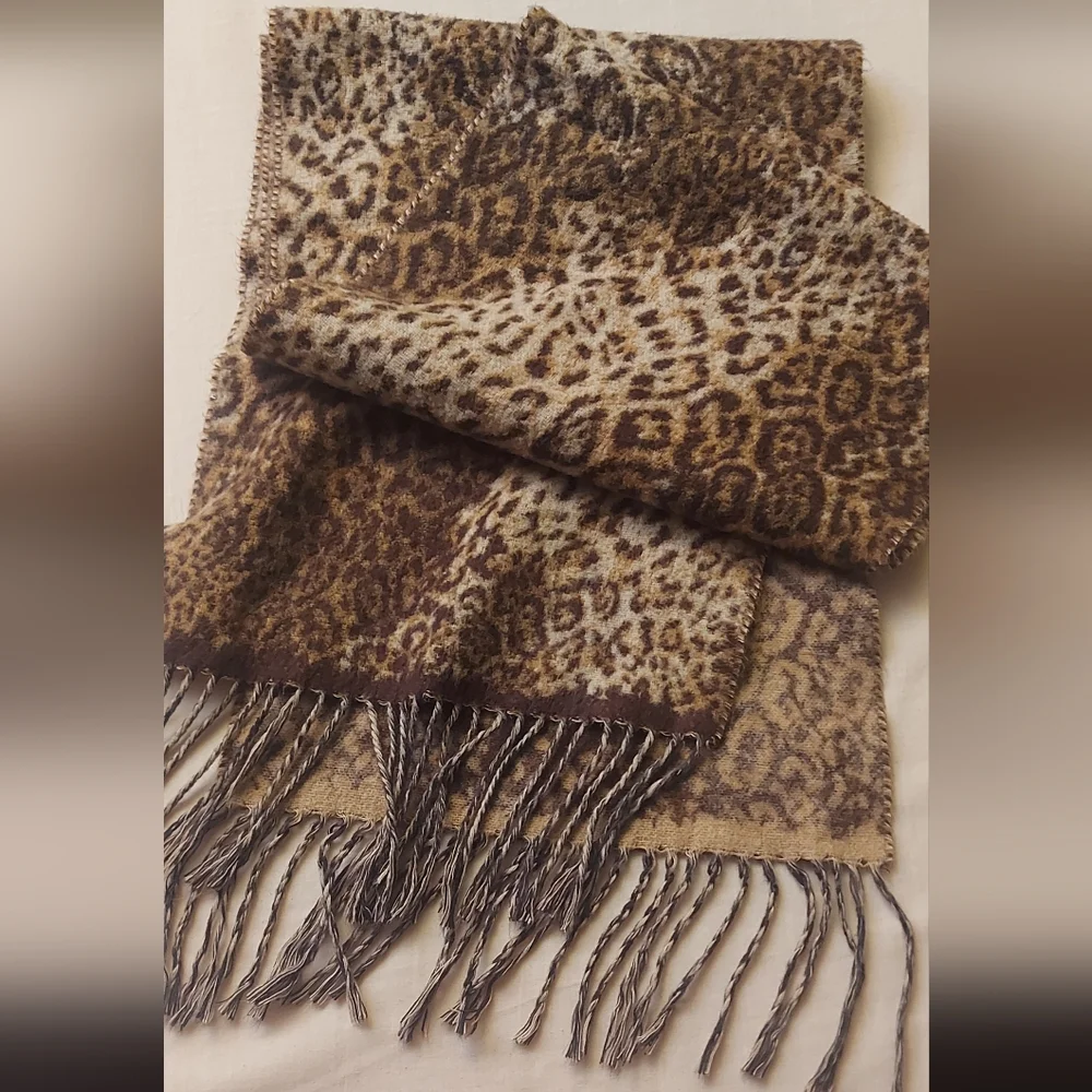 Danier Leopard Print Scarf Fringe Wrap Brown Tan Classic Winter Shawl - Picture 4 of 10